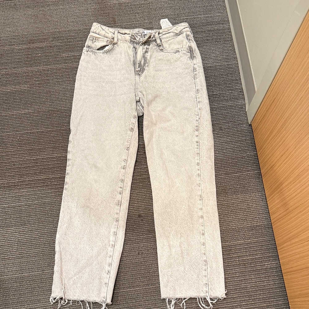 Zara Women's Off-White Straight Leg Jeans